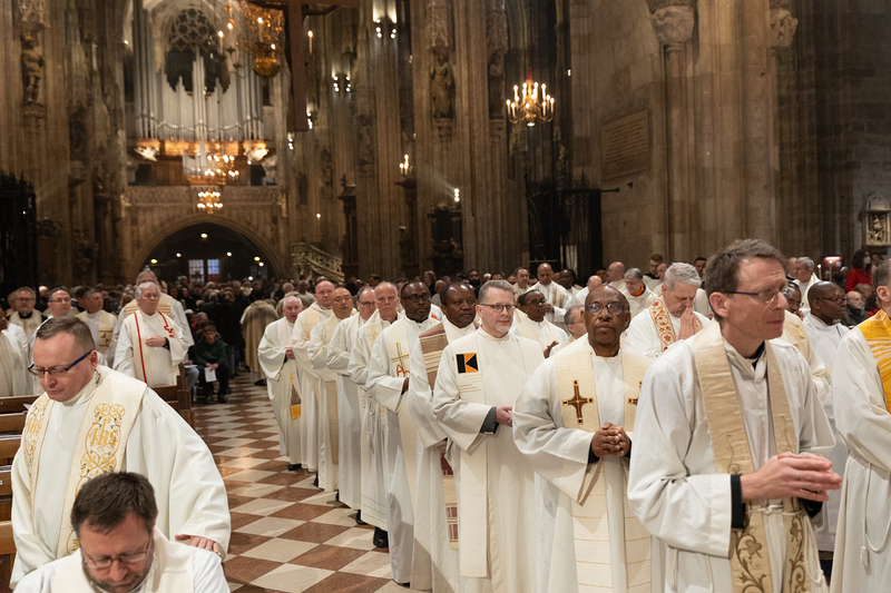 Chrisammesse 2024 mit KArdinal Schönborn im Wiener Stephansdom