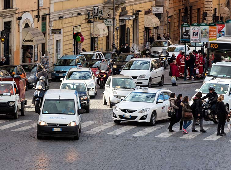 Strassenverkehr in Rom